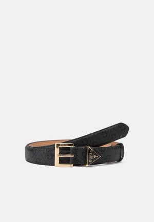 Ceinture noire Guess avec motif de logo subtil, boucle rectangulaire dorée et détail triangulaire du logo près de l'extrémité de la fermeture.