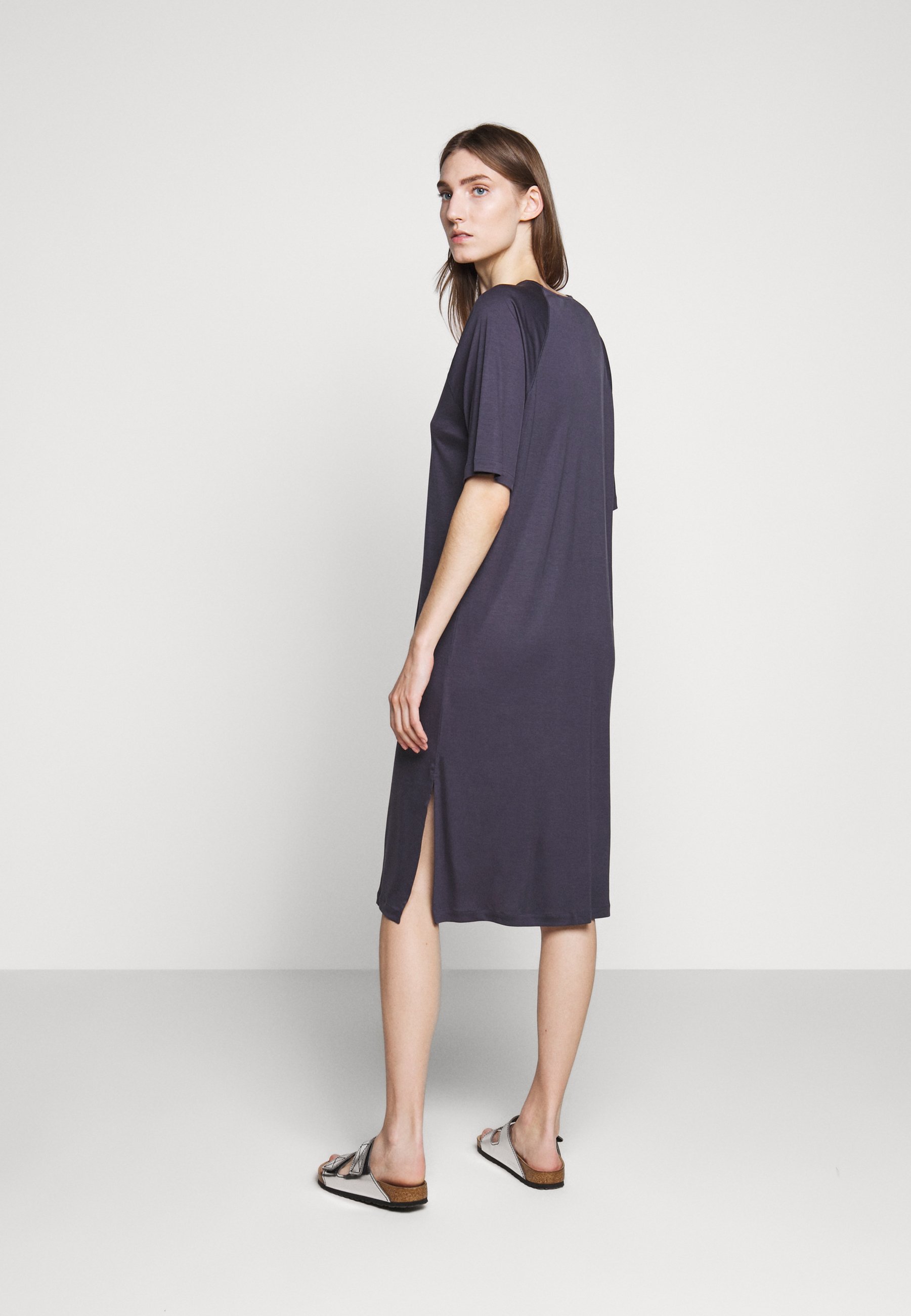 Filippa K MIRA DRESS Jerseykjole ink blue Zalando.no Filippa K MIRA DRESS - Jerseykjole - ink blue