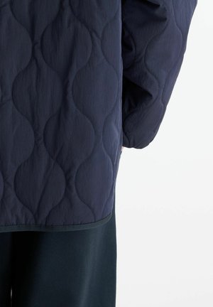 New Balance, QUILTED BOMBER - Winterjacke - dark night