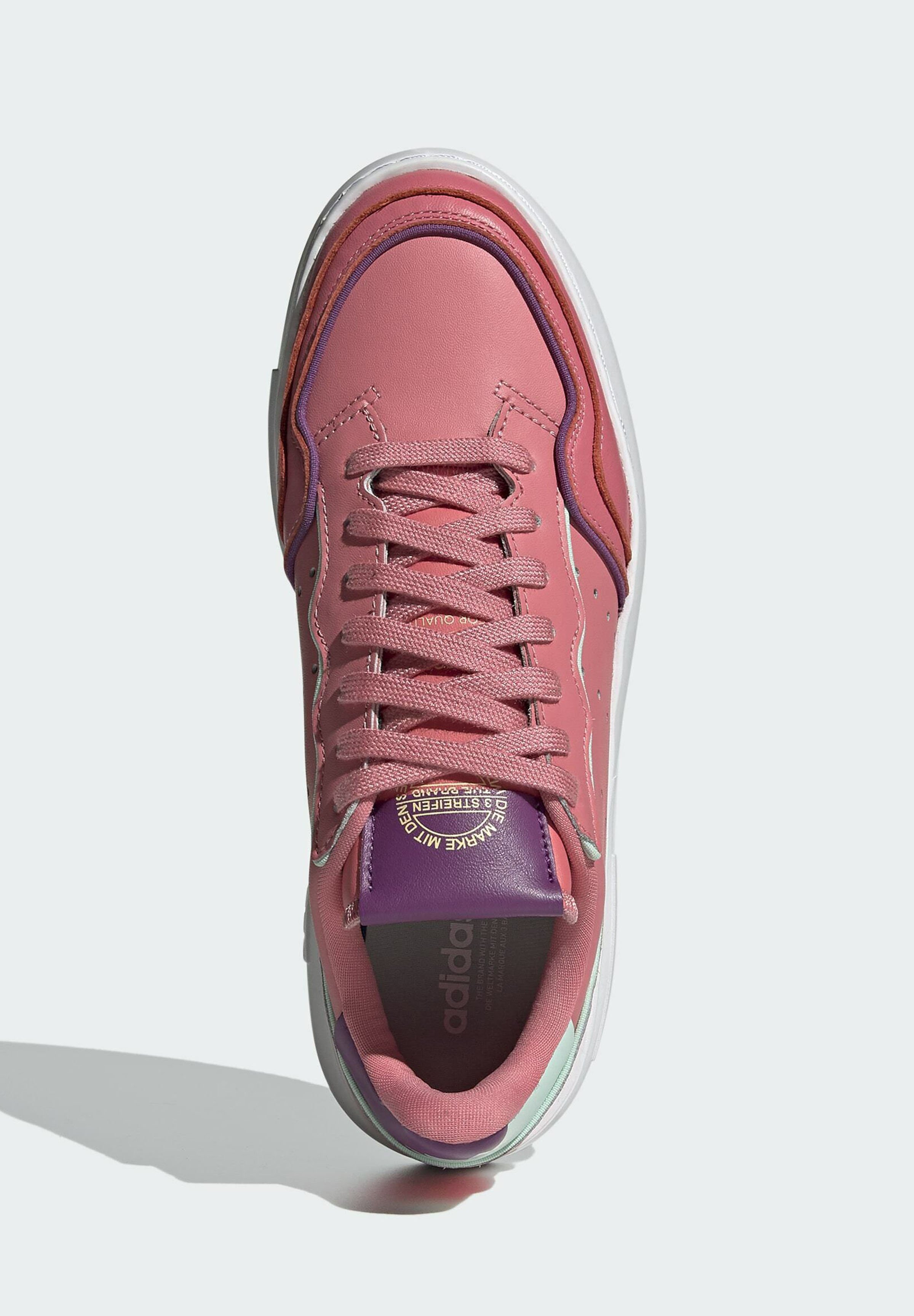 adidas originals Baskets - Supercourt W (Rose) - Baskets chez Sarenza  (391791)