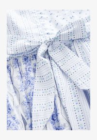 Valimata, blue floral