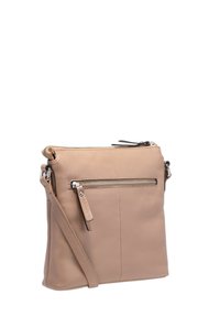 Borsa a tracolla in pelle beige con finitura texturizzata, dotata di una tasca frontale con zip e una tracolla regolabile.