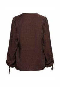 Bruine blouse met lange mouwen, voorzien van een gladde textuur, ronde halslijn en ingezette mouwen met strikken bij de polsen. Achteraanzicht weergegeven.