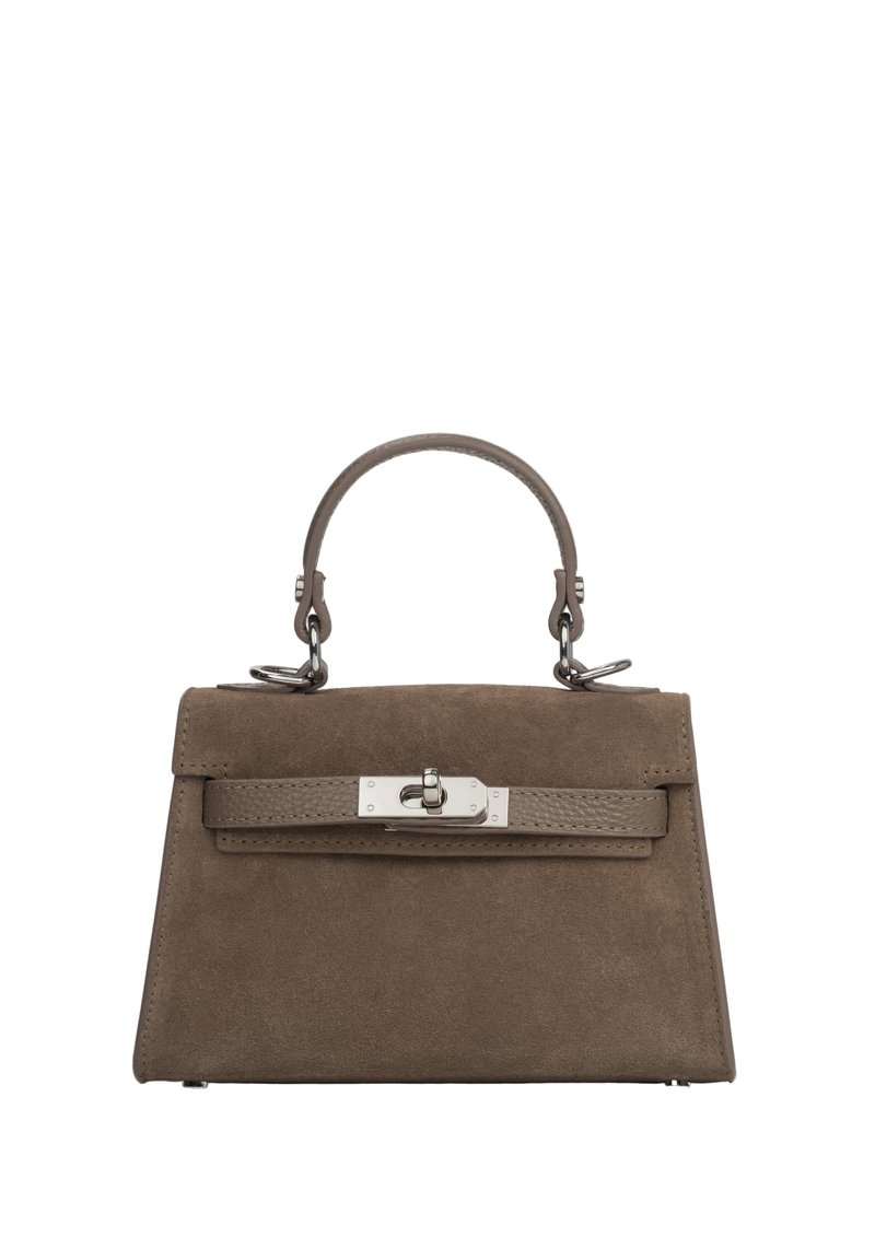 Brązowa torebka z zamszu o uporządkowanym kształcie, z krótkim uchwytem u góry i srebrnymi okuciami. Posiada teksturowany pasek i eleganczne zapięcie.