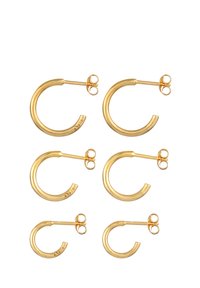 Orecchini a cerchio in oro di tre dimensioni, caratterizzati da una finitura liscia e un design di chiusura semplice, con una superficie lucida e brillante.
