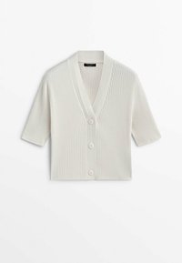 Cardigan blanc en maille côtelée à manches courtes avec col en V et trois boutons devant.