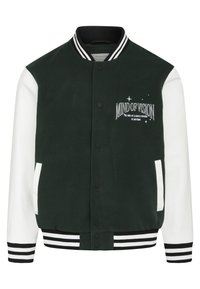 Chaqueta varsity de mezcla de lana verde con mangas blancas, cuello, puños y cinturilla de canalé a rayas en blanco y negro, que presenta bordado "MIND OF VISION".