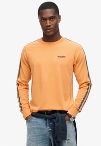 Superdry & Co ESSENTIAL LOGO RETRO - Longsleeve - dark spiced orange
