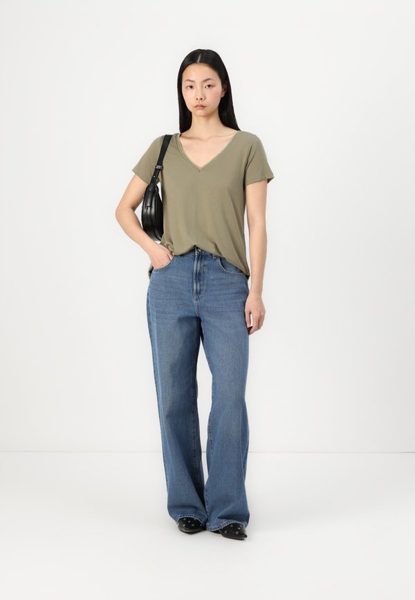 DALILA V NECK  - Basic T-shirt4