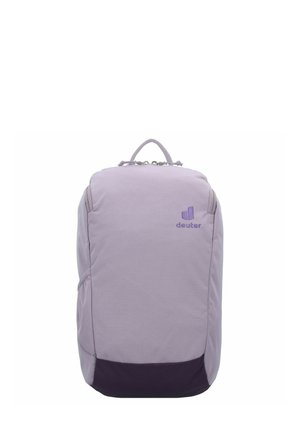 Lila Stoff-Rucksack in rechteckiger Form, mit subtiler Rautenmusterung und einem dunkelvioletten Boden. Verfügt über einen oberen Griff und eine Logodetail.