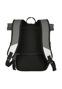 Grauer Rucksack mit gepolstertem Mesh-Rücken, verstellbaren Trägern und einem Reißverschlussfach am Boden. Hergestellt aus strapazierfähigem Material für zusätzliche Unterstützung.