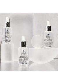 Kiehl's CLEARLY CORRECTIVE DARK SPOT SOLUTION - Serum
