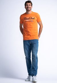 Petrol Industries Triko s potiskem - blazing orange
