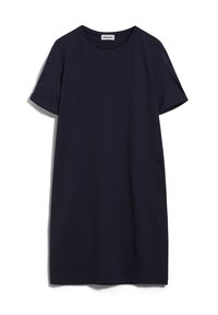 Ciemnoniebieska krótko-sleeve sukienka T-shirt z okrągłym dekoltem i małą metką marki wewnątrz kołnierza na białym tle.
