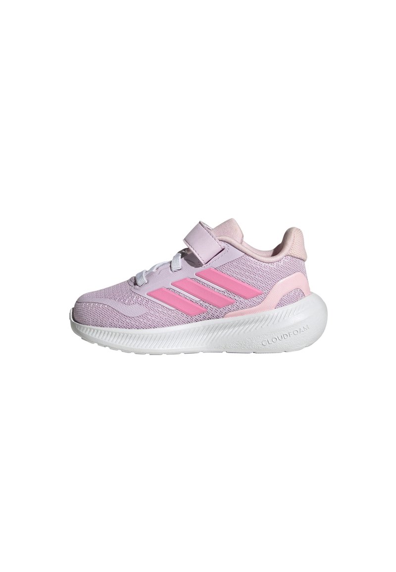 Zapatillas de deporte lilas con acentos rosas, parte superior de malla, logo de tres rayas, correa ajustable y suela Cloudfoam blanca. Textura suave.