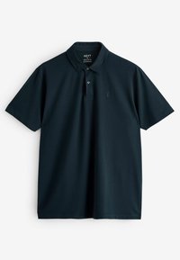 Dunkelblaues Polohemd aus glattem Stoff, mit klassischem Kragen, Knopfleiste mit drei Knöpfen und subtil gesticktem Logo auf der Brust.