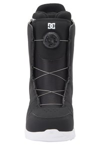 Botas de snowboard negras que cuentan con un diseño de cordones, sistema de cierre Boa, cuello acolchado y suela de goma blanca con acentos texturizados.
