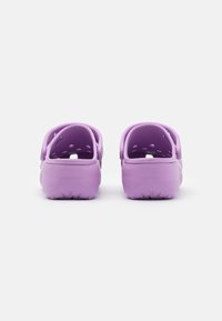 Crocs CLASSIC PLATFORM - Mules de salto - orchid