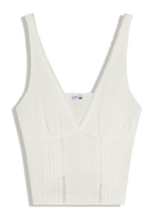 Top alb fără mâneci, scurt, cu decolteu adânc în V, margine din dantelă și detalii plisate verticale în față.