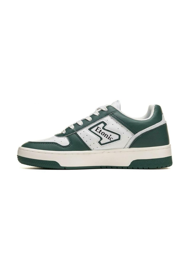 Weiße und grüne Leder-Sneaker mit durchbrochenen Details, Schnürsenkeln und einer dicken Gummisohle. Mit einem Etonic-Logo an der Seite.