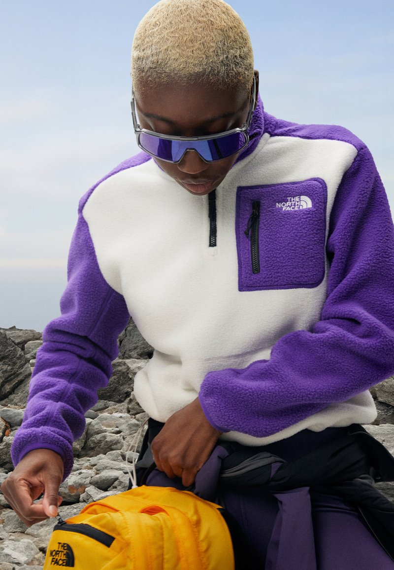 The North Face YUMIORI ¼ ZIP - Felpa in pile - white dune/peak purple/black