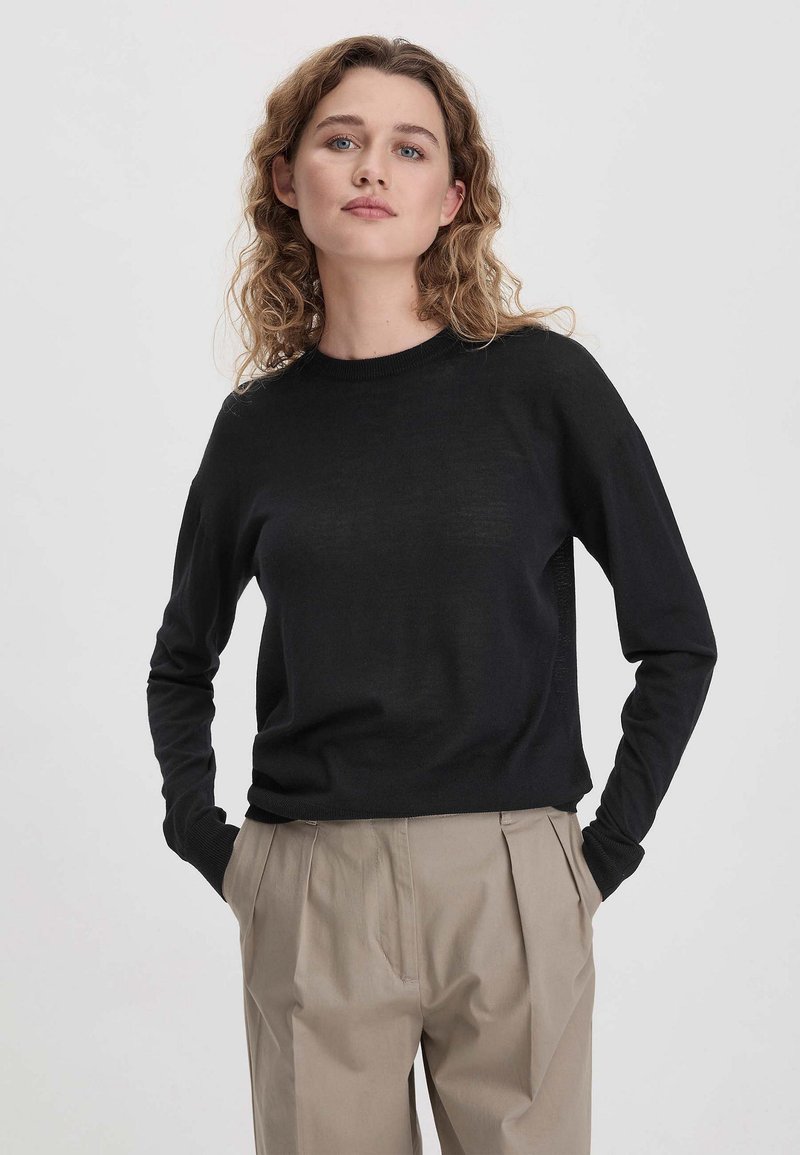 hessnatur REGULAR - Strickpullover - schwarz