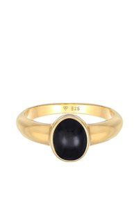 Guldpläterad ring med en stor svart oval sten, med en slät ring och ett stämpel av "925" som indikerar stommen av sterlingsilver.