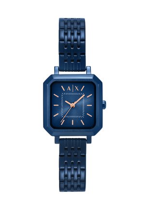 Reloj de pulsera azul con caja cuadrada, marcadores de hora y agujas de oro rosa, con el logo "A|X" y correa de metal enlazado.