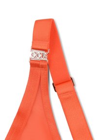 Ljust orange bälte till behå med en slät yta, justerbar hårdvara och ett silverfärgat spänne med logotypen. Modern design med minimala detaljer.