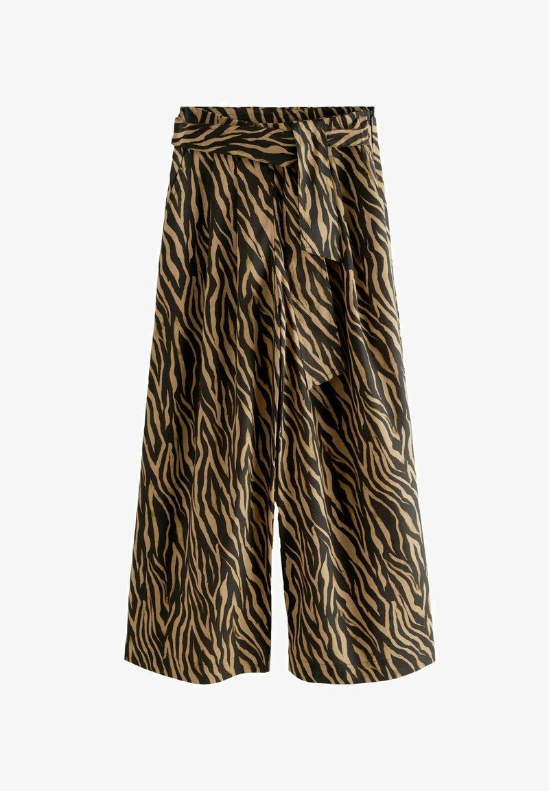 Hlače širokih nogavic s tigerjastim vzorcem v odtenkih rjave in črne, z vezavo v pasu in sproščenim krojem, izdelane iz lahkotnega materiala.