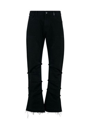 Melnas džinsa bikses ar paplatu apakšdaļu, ar kabatām uz pleca, neapstrādātu apakšmalu un gludu tekstūra. Iespējo pieguļošs viduklis un nedaudz vaļīgāka piegriezums apakšā.