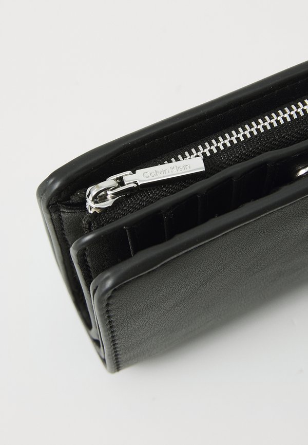 LOCK MEDIUM BIFOLD - Wallet4