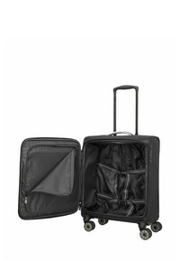 Maleta negra con exterior rígido, cierre con cremallera, cuatro ruedas y mango extensible; el interior cuenta con un bolsillo de malla y correas.