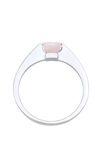 Silberring mit glattem Band, versehen mit einem rechteckigen, hellrosa Stein, der in einem minimalistischen Design an der Spitze eingefasst ist.