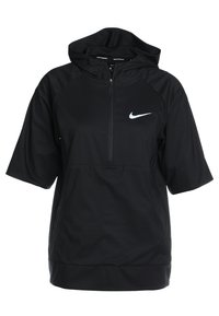 Černá sportovní mikina s kapucí, půlzipovým designem, krátkými rukávy a strukturovanou tkaninou. Na hrudi se nachází malé bílé logo Nike.