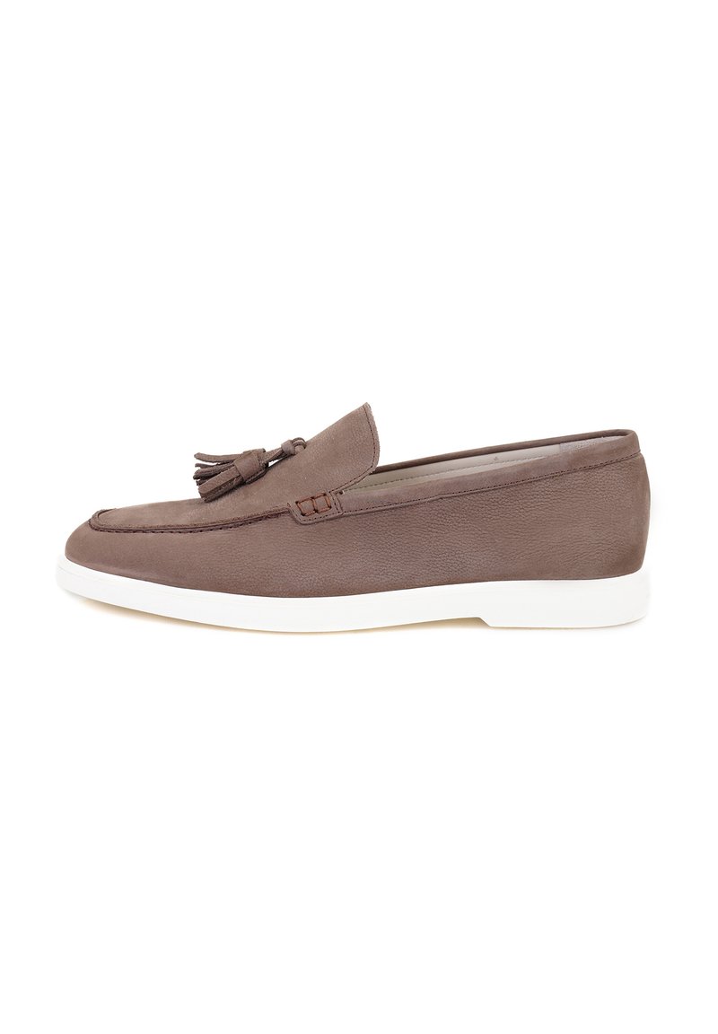Braune Lederloafer mit Quastendetail, abgerundeter Zehenpartie und weißer Gummisohle. Verfügt über eine glatte Oberfläche mit dezentem Muster und Stickereien.