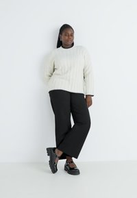 Vero Moda Curve VMCAUGUSTA PANT - Pantaloni - black
