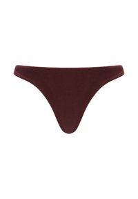 Burgundi tanga, sima textúrával, minimális takarással és alacsony derékú kialakítással. Az anyag puhanak és testhez simulónak tűnik.