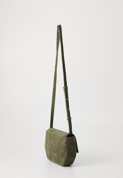 CLOSED BAG ONE - Axelremsväska - forest green