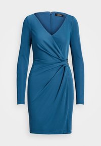 Teal långärmad klänning med djup V-halsringning, rynkad midjedetalj och sidoknut. Tillverkad av mjukt, elastiskt tyg. Dold dragkedja bak.