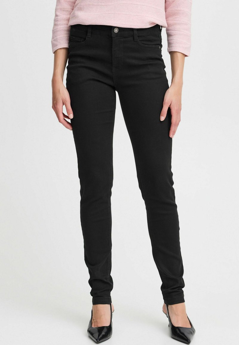Zwarte skinny jeans met een hoge taille, gemaakt van stretchy denim. Beschikt over vijf zakken, een sluiting met een knoop aan de voorkant en heeft een strakke pasvorm.