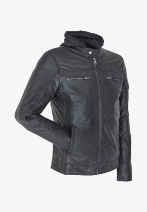 Giubbotto in pelle nera con zip frontale, due tasche pettorali diagonali e cappuccio. Presenta una texture liscia e un design aderente.