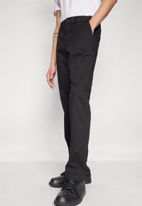 GAP STRAIGHT PERFORMANCE - Bukse - true black