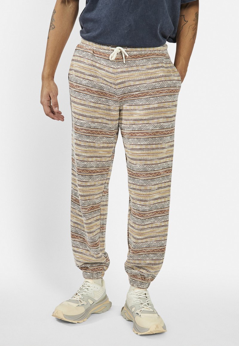 Redefined Rebel DANE PANTS COMFORT FIT - Pantaloni sportivi - inca gold