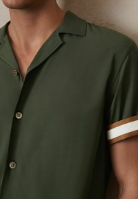 Reiss REGULAR FIT - VALBONNE CHÉ STRIPE-CUFF - Ing - pine green