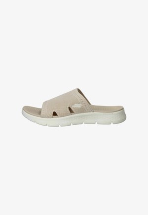 Beige instapsandaal met ademend mesh bovenwerk, gevoerd voetbed en witte gestructureerde zool, ontworpen voor casual comfort.
