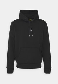 Czarna bluza z kapturem wykonana z mieszanki bawełny, posiadająca kieszeń kangurkę, ściągacze na rękawach oraz haftowane logo na piersi. Kaptur ze sznurkiem do ściągania.