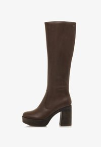 Seleccionado, marron