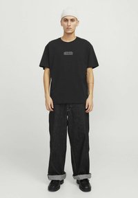 Jack & Jones RUNDHALSAUSSCHNITT - Apdrukāts T-krekls - black