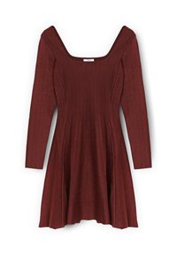 Dunkelrotes, geripptes Kleid mit langen Ärmeln, einem quadratischen Ausschnitt und einem ausgestellten Rock. Glatte Textur mit dezenten Schimmereffekten überall.